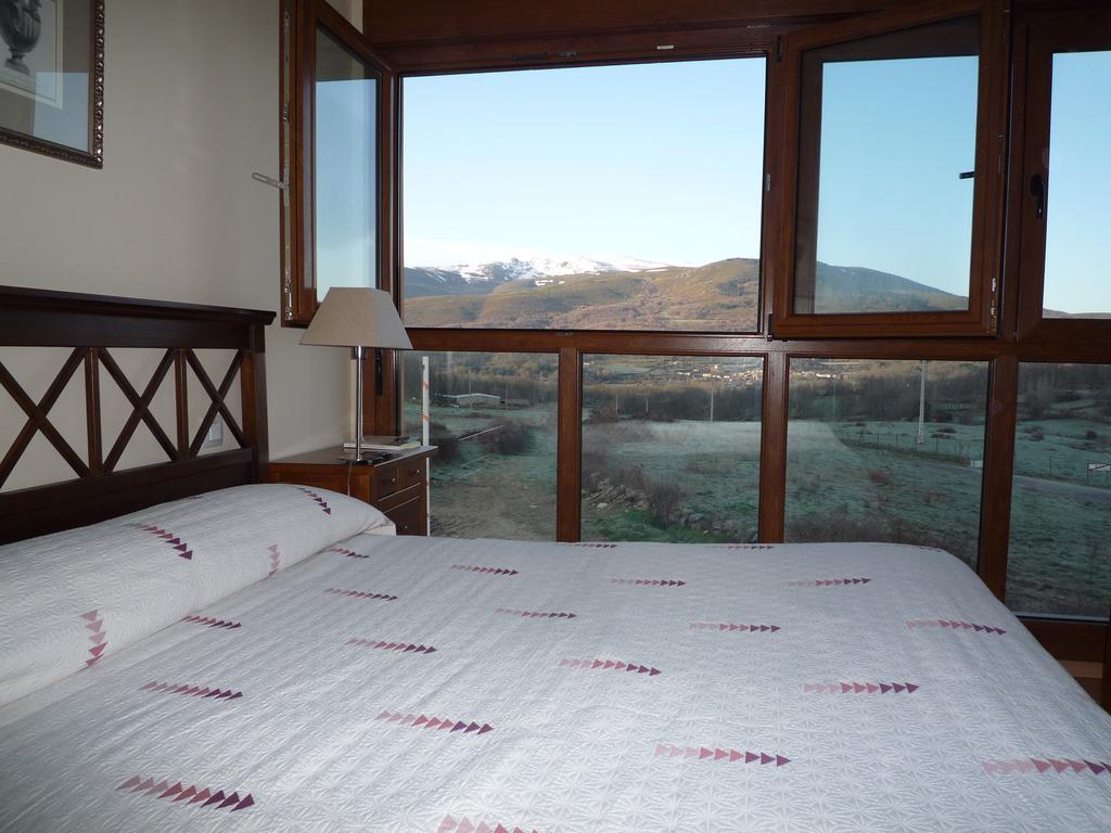 Apartamentos La Covatilla Neila de San Miguel Екстер'єр фото
